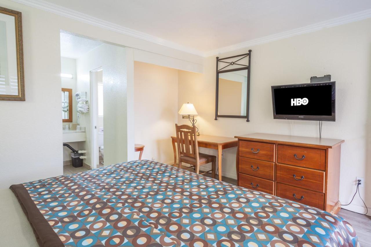 Vagabond Inn Хемет Экстерьер фото